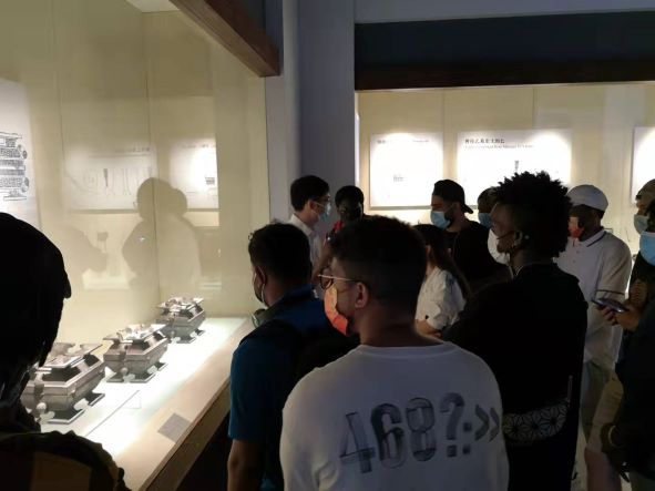 1633161939718081692.jpg 参观湖北省博物馆文物展.jpg